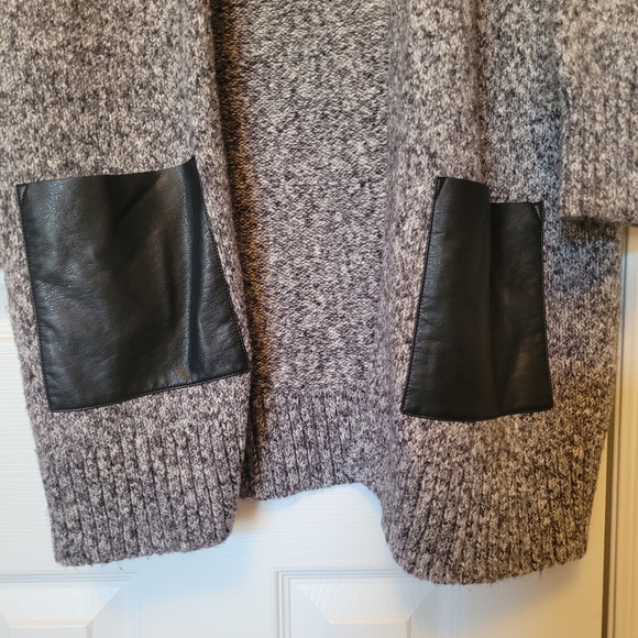 🌺3/$50 Reitmans Heathered Gray Sweater Cardigan - Picture 3 of 5